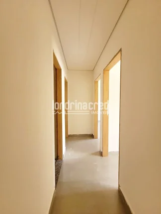 Imagem Casa nova na Zona Leste de Londrina com 98m² de área útil, 3 dormitórios (1 suíte), banheiro social, sala integrada, cozinha e 2 vagas de garagem.