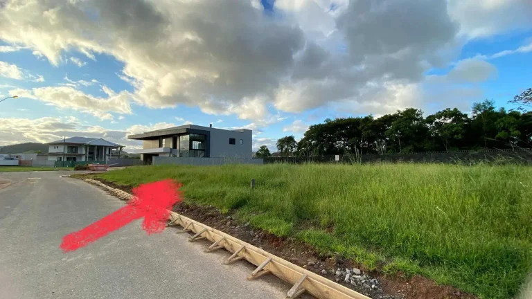 Imagem Terreno no condomínio Caledônia com 652,17m2 em Camboriú-SC
