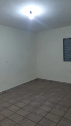 Imagem CASA NO BAIRRO JARDIM BRASILANDIA COM EDICULA NO FUNDO.