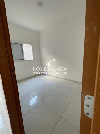 Imagem Sobreposta baixa, em condomínio, próximo a praia