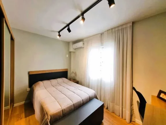 Imagem Apartamento mobiliado com 4 dormitórios sendo 1 suíte e 2 vagas de garagem em Balneário Camboriú