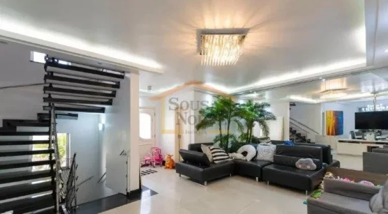 Imagem Casa de condomÃ­nio, com 3 dormitÃ³rios, sendo 3 suÃ­tes, 5 banheiros, possui amplos ambientes, armÃ...