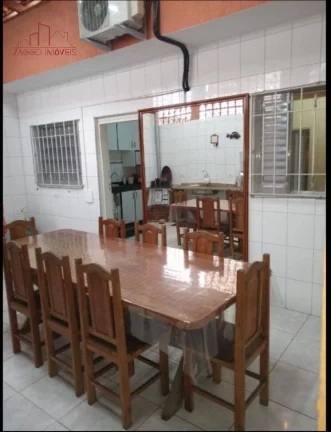 Imagem Casa com 3 Quartos e 3 banheiros à Venda, 180 m²
