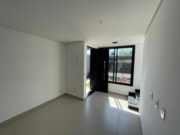 Imagem Casa com 3 Suítes e Piscina - Santana de Parnaíba/SP