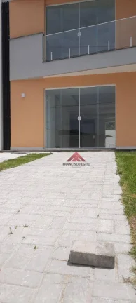 Imagem Excelentes casas em centro de terreno, com dois pavimentos ,primeira locação,sendo constituida de Sala ,03 quartos,02 suites, cozinha,lavanderia