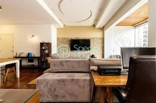 Imagem 115 metros 3 dormitórios 2 suítes 4 banheiros 2 vagas Condomínio bem localizado, andar alto, refo...