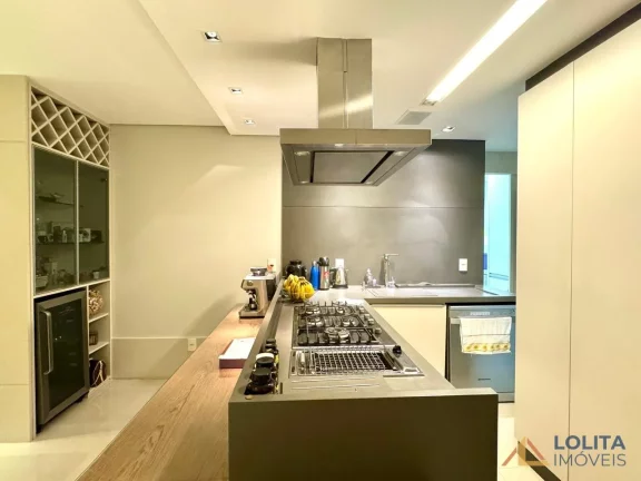 Imagem Apartamento à Venda no Centro, 3 quartos e 3 vagas em Florianópolis/SC.