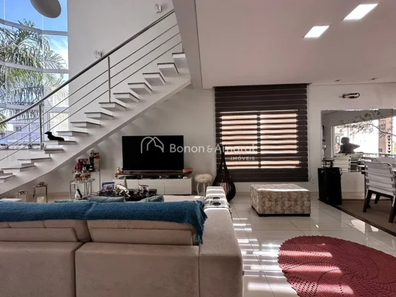 Imagem Casa à venda no Condomínio Reserva Real em Paulínia

O sobrado conta com uma sala de estar c/ pé...