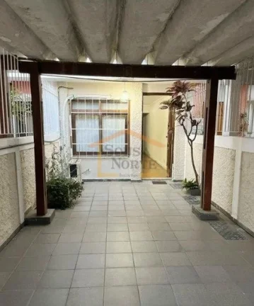 Imagem Sobrado amplo com 2 dormitórios com armários, 2 banheiros, sala com ar-condicionado, cozinha grand...