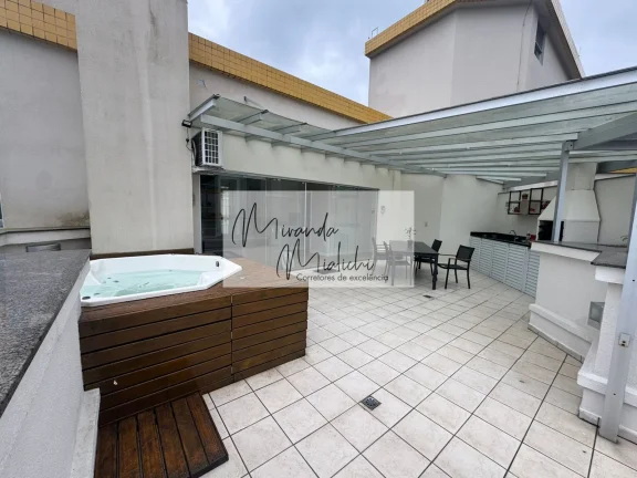 Cobertura com vista livre em localização privilegiada em Floripa