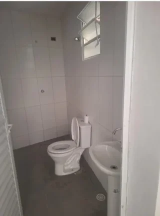 Imagem Galpão Comercial para Locação em Barueri-SP, Jardim Belval - 2 Banheiros, 240m² de Área!