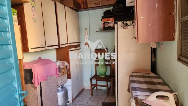 Imagem Oportunidade Ter. de 250m² com 2 Casas no Jd. Campos Verdes