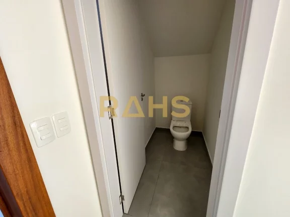 Imagem Lindo Sobrado Geminado Novo em ótimo local no bairro Saguaçu, perto do Colégio Católica Machado ...