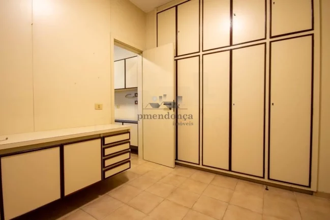 Imagem . Apartamento com 207 m², 3 dormitórios, 2 suítes, living para 2 ambientes, copa e cozinha, área...