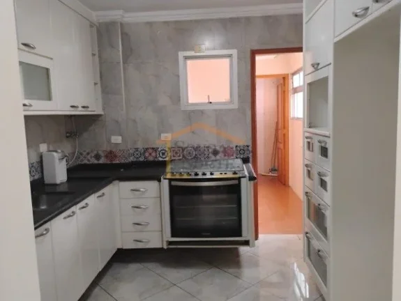 Imagem Apto semi mobiliado, 3 dormitórios, com armários, sendo 1 suíte, sala 2 ambientes, sacada, 3 banh...