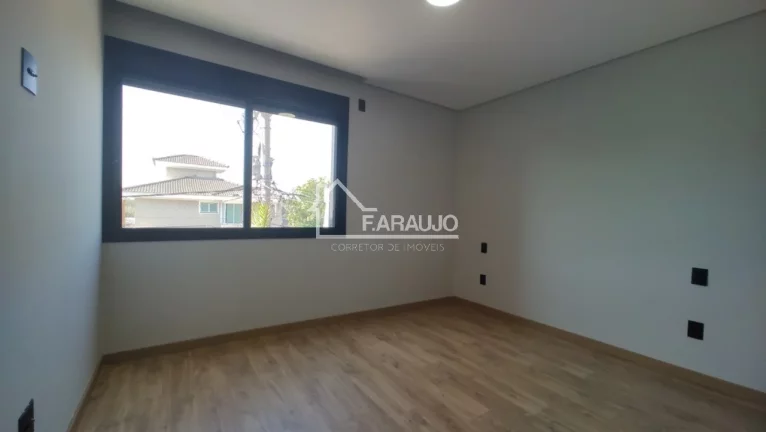 Imagem Casa em Condomínio à venda em Aldeia da Mata com 260m² 3 suítes, 4 vagas