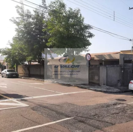 Imagem Vendo Casa com 150m², 3 quartos s/ 1 suíte, sala p/ 2 ambientes e 2 vagas de garagem