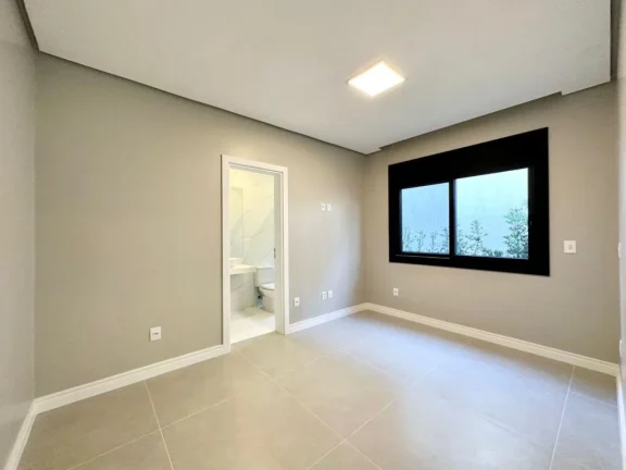 Imagem Casa em Condominio 4 Dormitórios - Bairro --