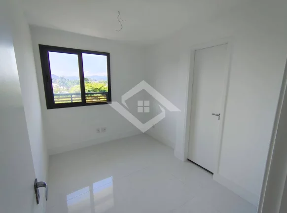 Imagem Apartamento de 4 Quartos na Barra da Tijuca perto do Posto 6 com 147 m²
