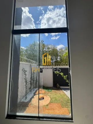 Imagem CA1745

Casa no Jardim Canadá, próximo do Parque das Nações. Com terreno de 180 m², e área con...