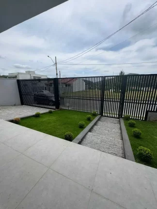 Imagem Casa com 3 dormitórios sendo 3 suítes e 2 vagas de garagem em Joinville/SC
