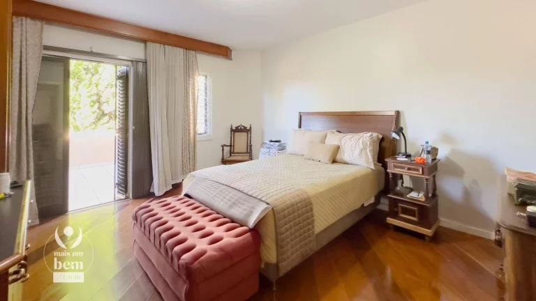 Imagem Sobrado com 4 Quartos, 1 Suíte, área Gourmet, ACEITA IMÓVEL DE MENOR VALOR, à venda, 265 m² por R$ 1.100.000 - Guabirotuba - Curitiba/PR
