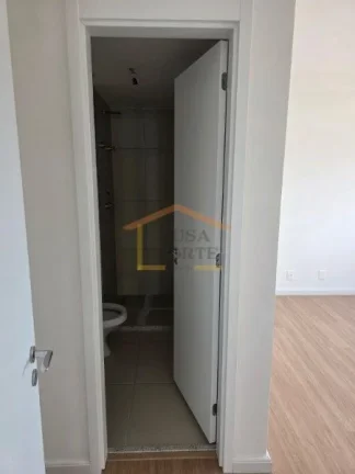 Imagem A planta bem distribuída conta com 3 suítes, 2 salas e uma cozinha integrada, proporcionando ampla...