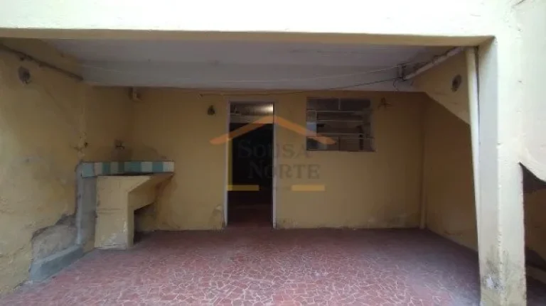 Imagem Casa antiga 2 dormitórios, 1 banheiro, 
1 vaga de garagem e cômodos amplos. Imóvel precisa de ref...