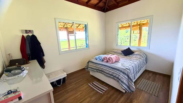 Imagem Chácara Charmosa com Vista Panorâmica das Montanhas em Bueno Brandão