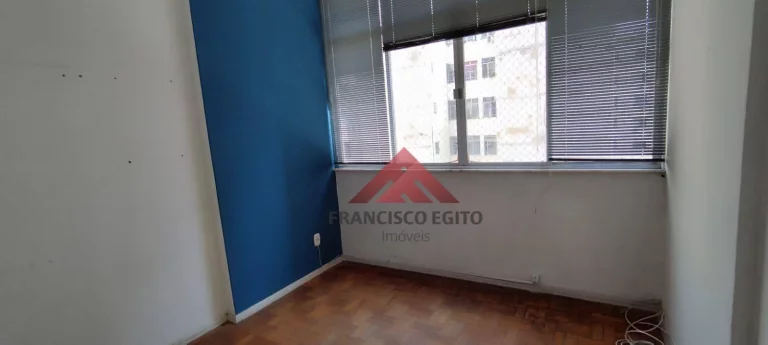 Imagem Apartamento em local previlegiado em icarai,a 40metros da praia,composto de sala 02 quartos,wc social,cozinha,area de serviço,e dependencias completas