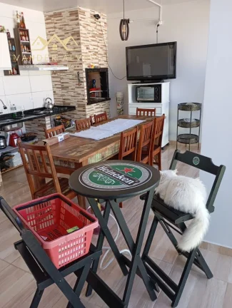 Imagem Imperdível oportunidade de adquirir sua casa dos sonhos em Pontal do Paraná-PR, Balneário Praia de Shangrilá! 3 quartos, 1 suíte, 2 salas, 2 vagas de garagem, 300,00 m² de área.