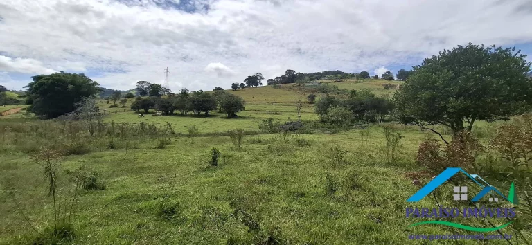 Imagem Refúgio Natural em Paraisópolis: Terreno Exclusivo com 5 Fontes de Água!