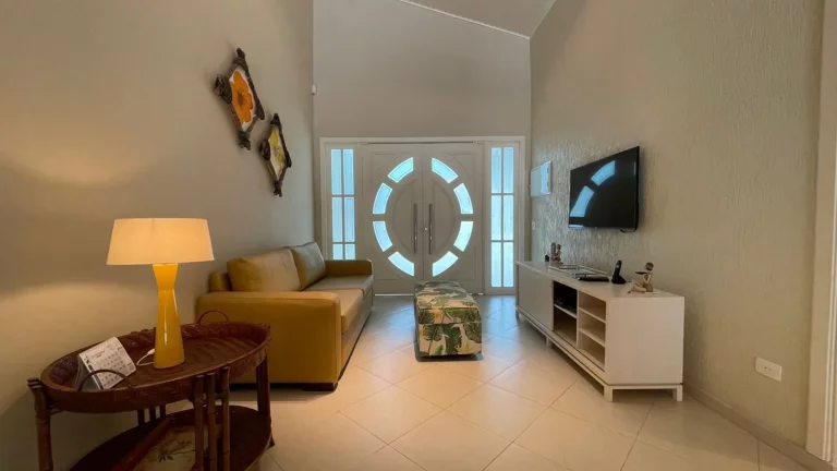 Imagem Casa de Luxo à Venda em Riviera de São Lourenço Módulo 30: 4 quartos, 1 suíte, 2 salas, 4 vagas, 220m² de área. Aproveite!
