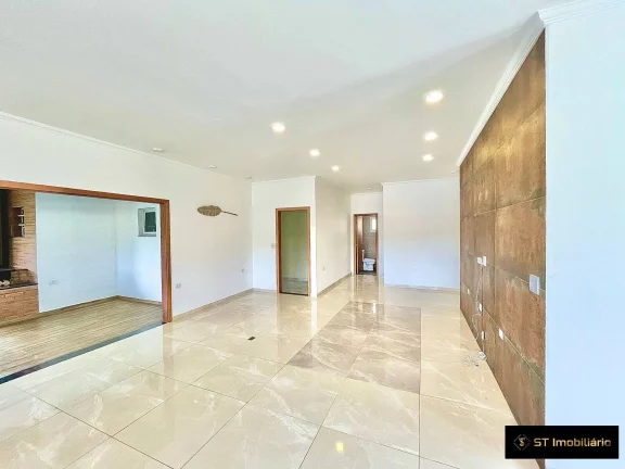 Imagem Casa a venda em Atibaia - Condomínio Fechado, 1.000 m² e 3 Suítes!