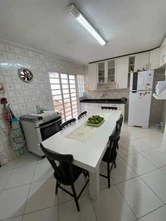 Imagem Casa Linda no Jardim Stella 200 m² 3 Dormitorios 4 Vagas de Gargens