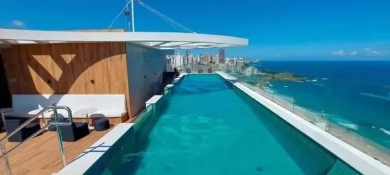 Imagem A 5ª Avenida Imóveis selecionou esse exclusivo Apt. no cobiçado NAU BARRA, planta MALDIVAS 2/4 suite 66,34m² varandão: porteira fechada e vista mar