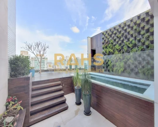 Cobertura Duplex a Venda no Centro de Joinville Linda cobertura duplex com 397,42 m² privativos dis...