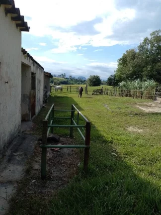 Propriedade Rural a venda em capelinha do amparo Carapebús RJ.