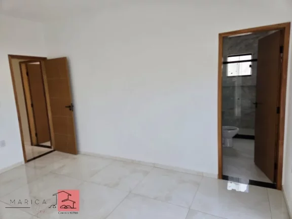 Imagem CASA NOVA LINEAR COM 3 QUARTOS SENDO 1 SUÍTE - ACABAMENTO FINO