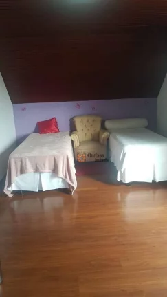 Imagem Sobrado com 3 dormitórios à venda, 206 m² por R$ 1.150.000 - J Jaguaribe - Campos do Jordão/SP