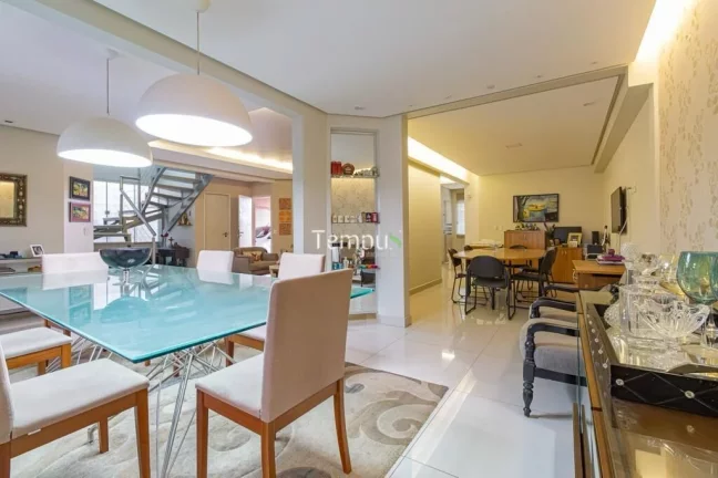 Imagem Sobrado de 421m² à venda no bairro Jardim América - Goiânia/GO