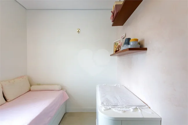 Imagem Apartamento à venda com 3 quartos, sendo 1 suíte, no condomínio Vn Capote Valente, São Paulo - SP