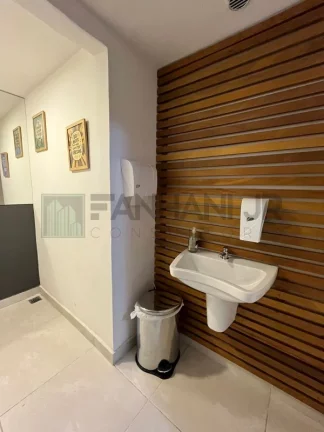 Imagem Casa comercial à venda em São Paulo-SP, no Jardim Guedala: 4 salas, 5 banheiros, 8 vagas, 402m². Aproveite!