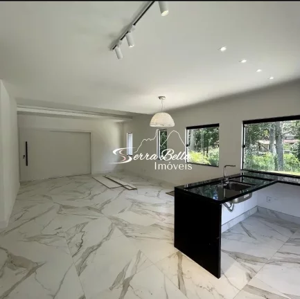 Imagem Casa com 3 dormitórios à venda, 220 m² por R$ 1.100.000,00 - Albuquerque - Teresópolis/RJ