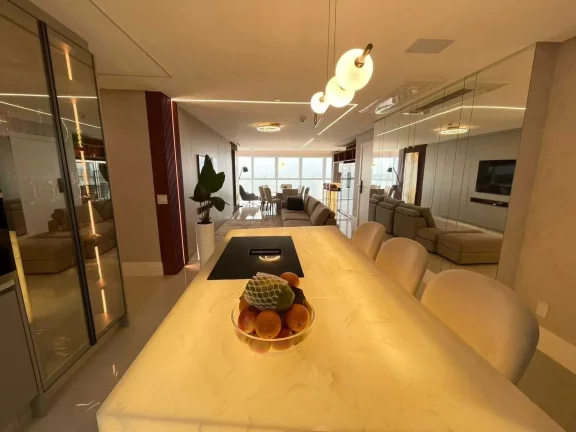 Imagem Apartamento alto padrão frente mar com 4 suítes e 3 vagas de garagem - Av. Atlântica/SC