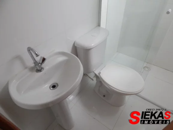 Imagem Casa à venda na Penha, São Paulo-SP com 3 quartos, 3 suítes e 6 vagas de garagem!