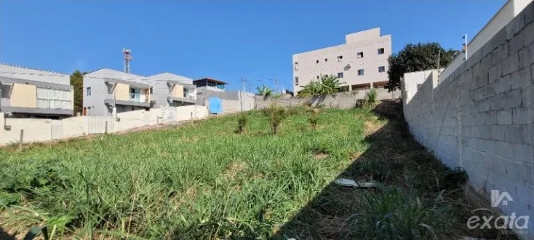 Imagem lote em jacaraipe, bairro castelandia, de esquina medindo 10x30, escriturado e registrado, pronto pra financiamento ou pagamento a vista