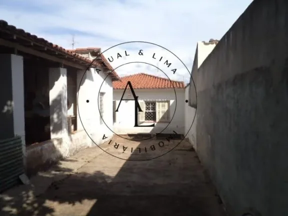 Imagem Casa Versátil com 3 Dormitórios: Ideal para Uso Comercial ou Residencial!