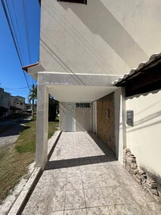 Imagem Casa em condomínio de 3 qtos, 1 suíte, varanda e churrasqueira, em condomínio fechado com piscina a venda ou aluguel em Rio das Ostras