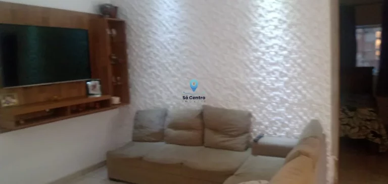Imagem Casa à venda localizada na Rua Trinta e Três, com 220m² de área total. Possui 3 quartos, sendo 1...